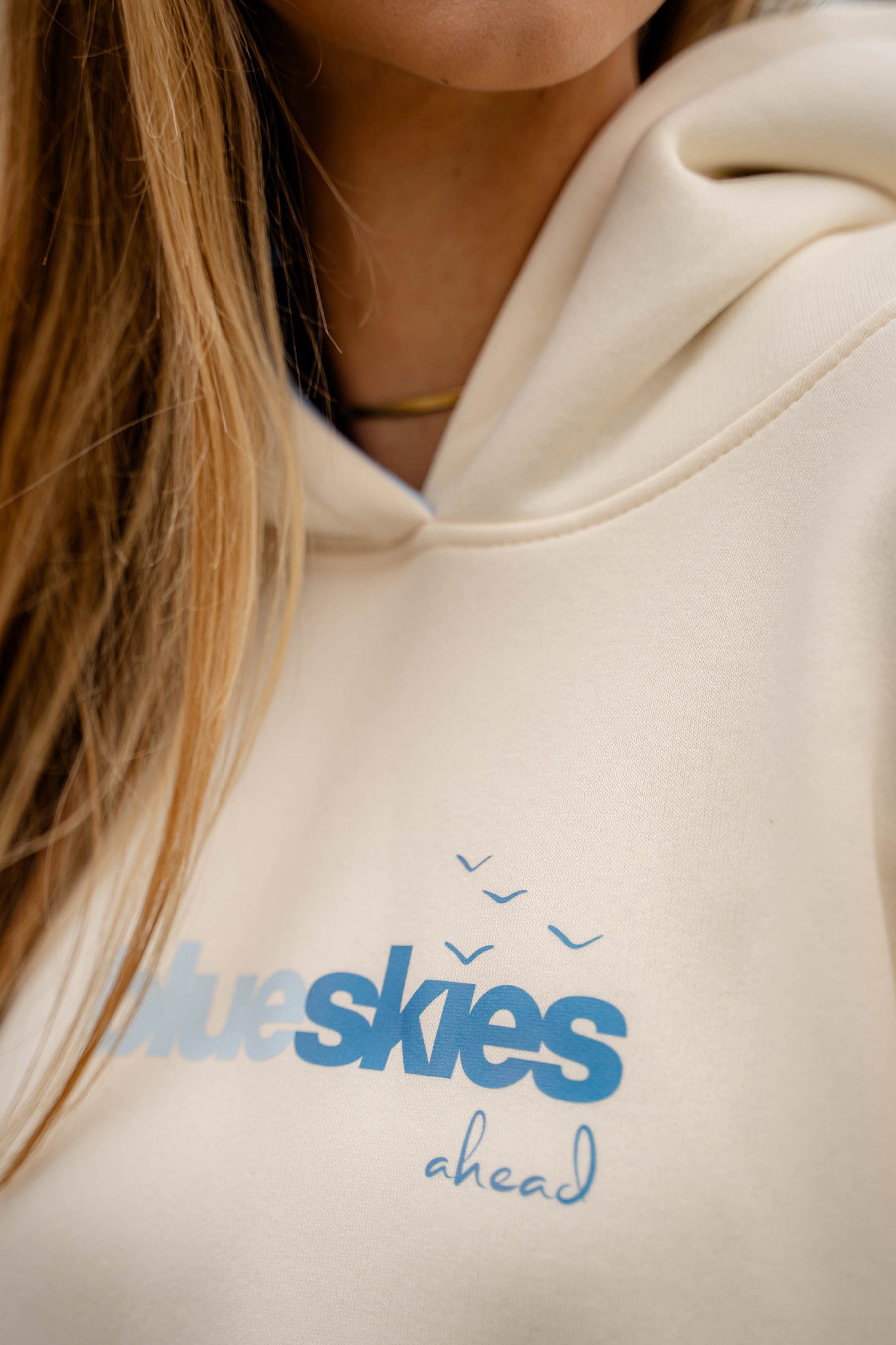 BLUZA Z KAPTUREM BLUE SKIES