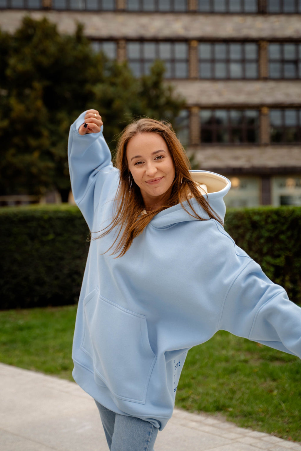 BLUZA Z KAPTUREM REST