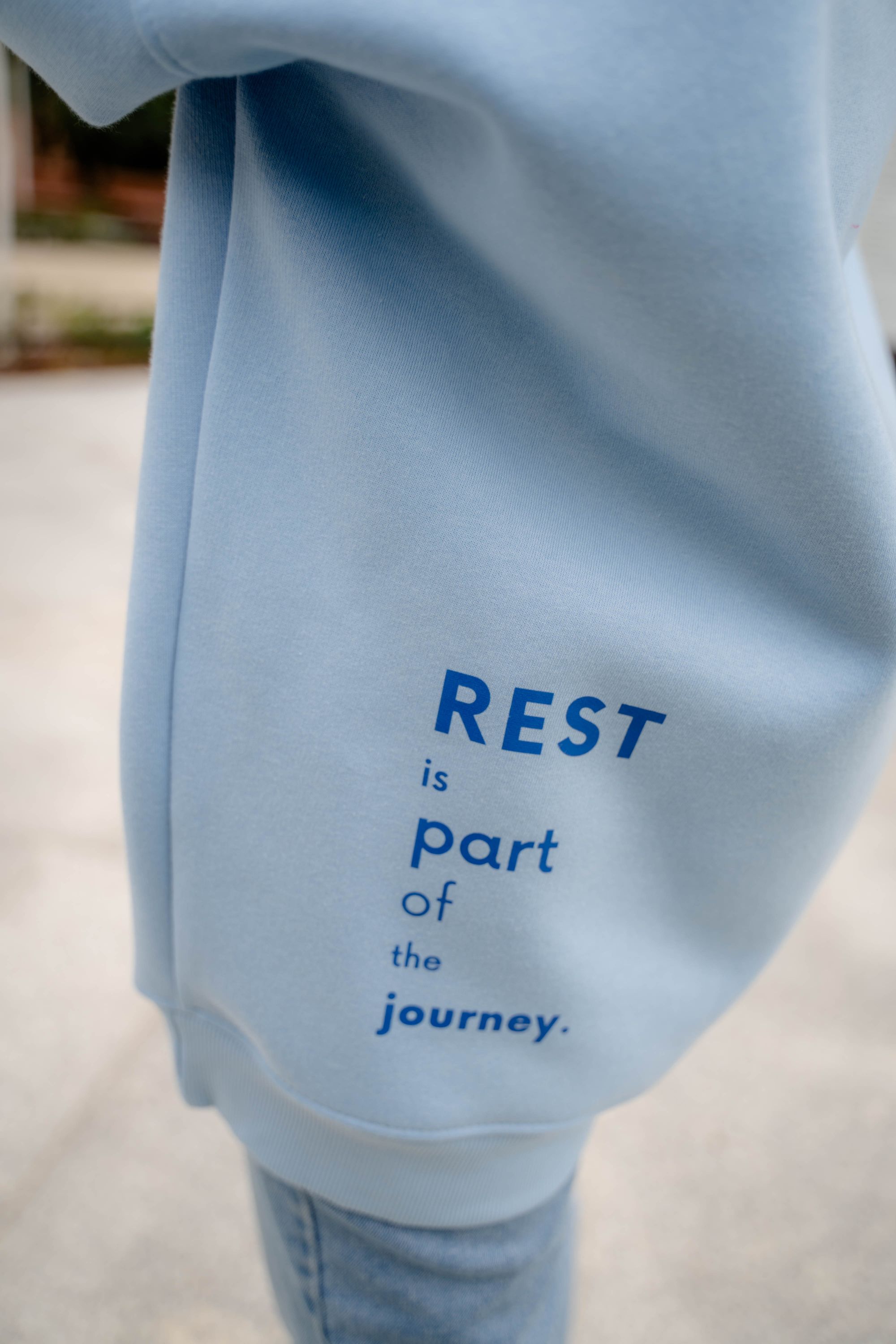 BLUZA Z KAPTUREM REST