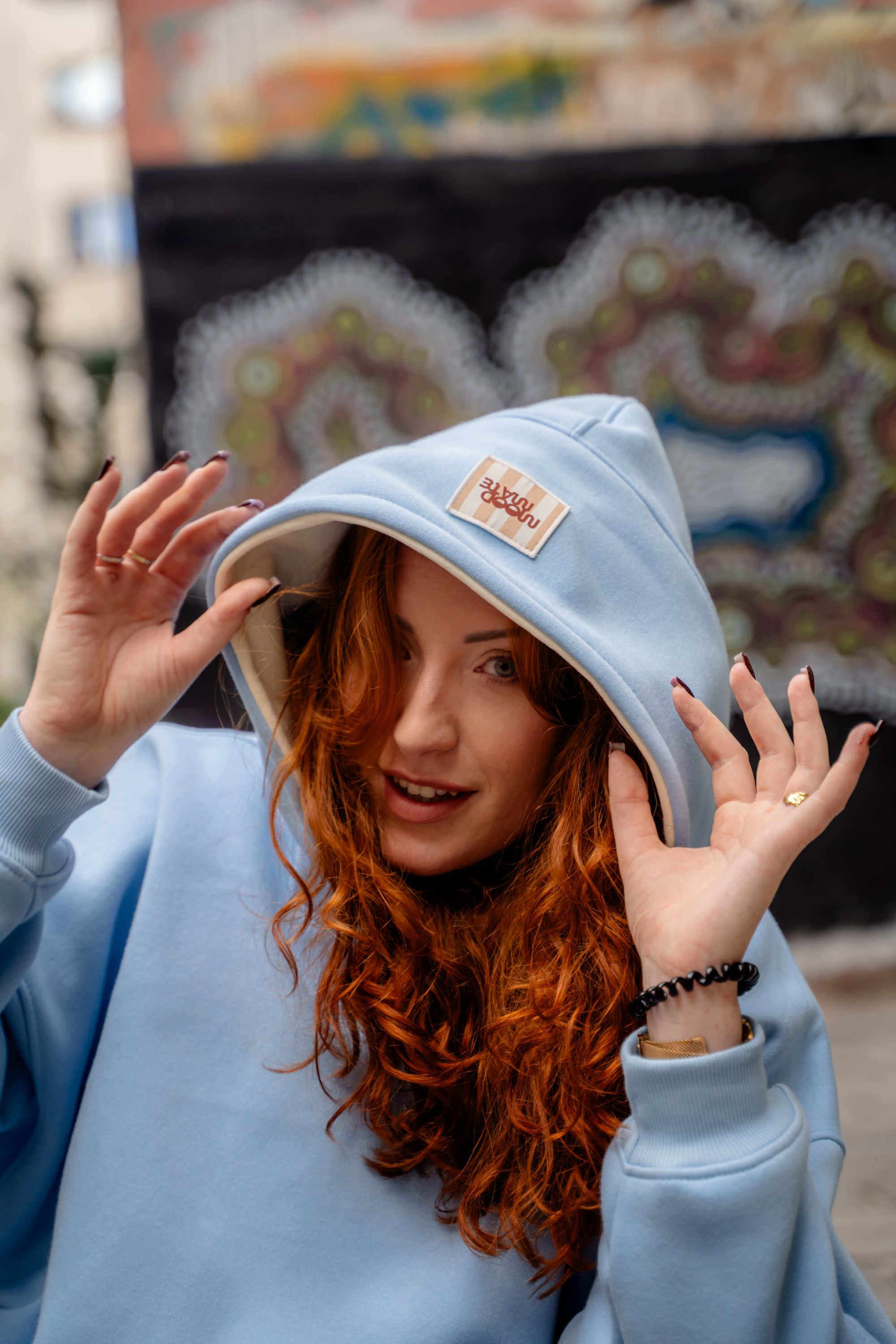 BLUZA Z KAPTUREM REST